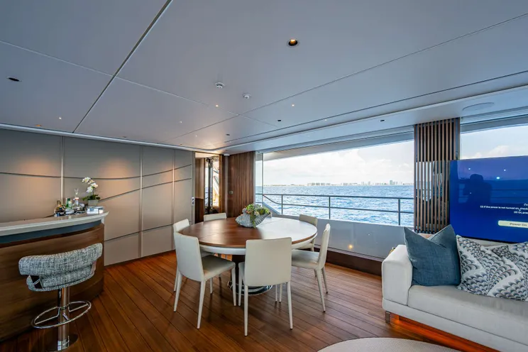 Charter Yacht R&R - Princess Y95 - 5 Cabins - Nassau - Exumas - Bahamas