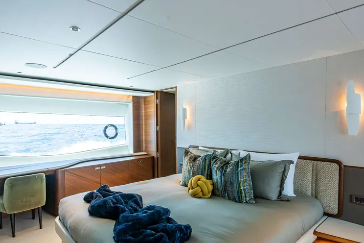Charter Yacht R&R - Princess Y95 - 5 Cabins - Nassau - Exumas - Bahamas