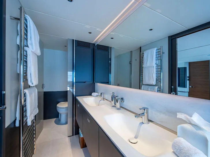 &R Princess Y95 - master cabin bathroom &R Princess Y95 - master cabin bathroom