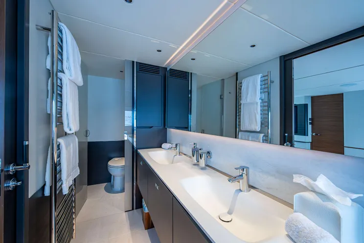 Charter Yacht R&R - Princess Y95 - 5 Cabins - Nassau - Exumas - Bahamas