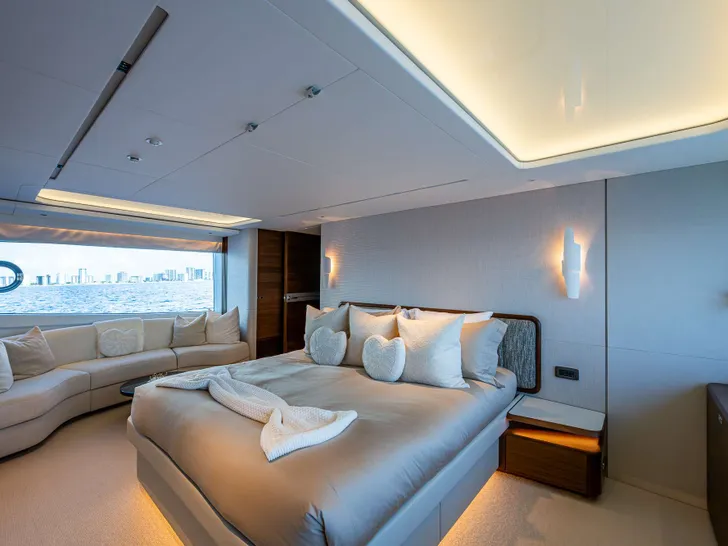 &R Princess Y95 - VIP cabin &R Princess Y95 - VIP cabin