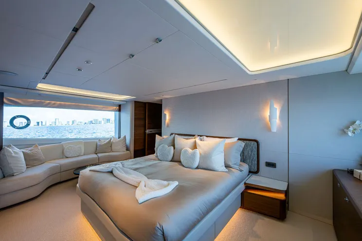 Charter Yacht R&R - Princess Y95 - 5 Cabins - Nassau - Exumas - Bahamas