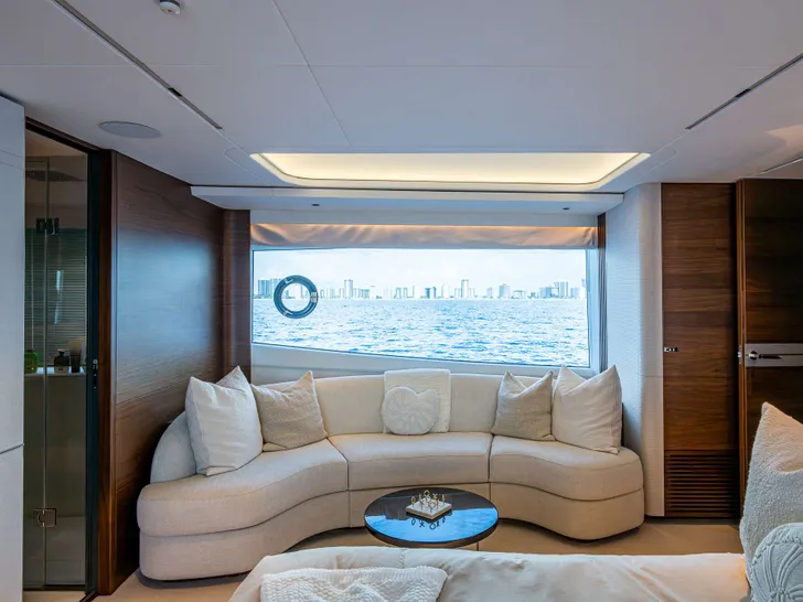 &R Princess Y95 - VIP cabin lounge &R Princess Y95 - VIP cabin lounge