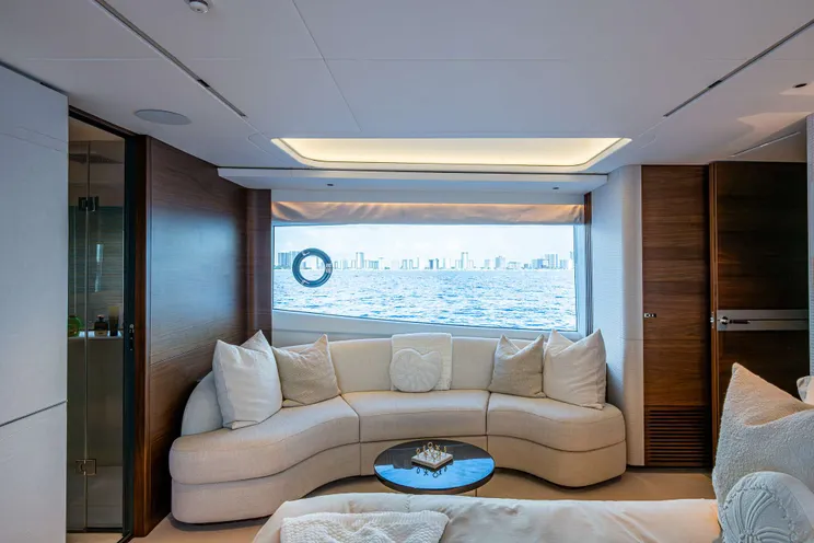 Charter Yacht R&R - Princess Y95 - 5 Cabins - Nassau - Exumas - Bahamas