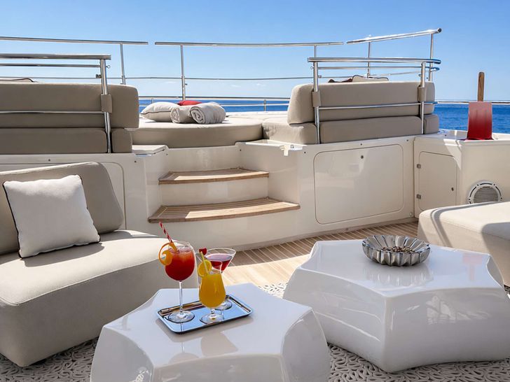 BUNKER CRN 128 - sundeck lounge BUNKER CRN 128 - sundeck lounge