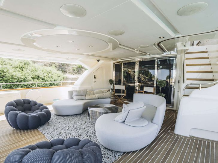 BUNKER CRN 128 - main aft deck BUNKER CRN 128 - main aft deck