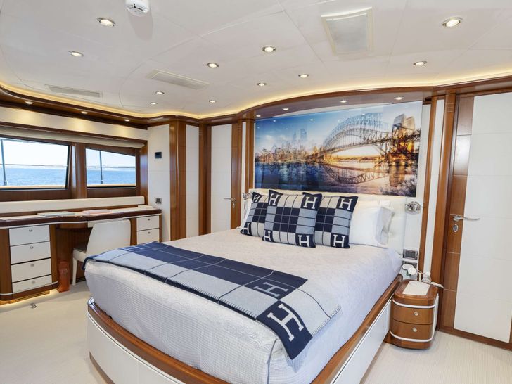 BUNKER CRN 128 - master cabin BUNKER CRN 128 - master cabin