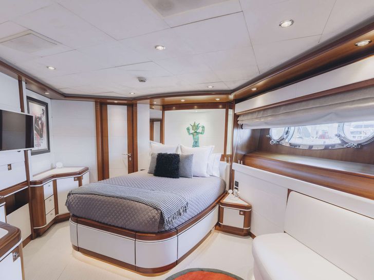 BUNKER CRN 128 - VIP cabin 1 BUNKER CRN 128 - VIP cabin 1