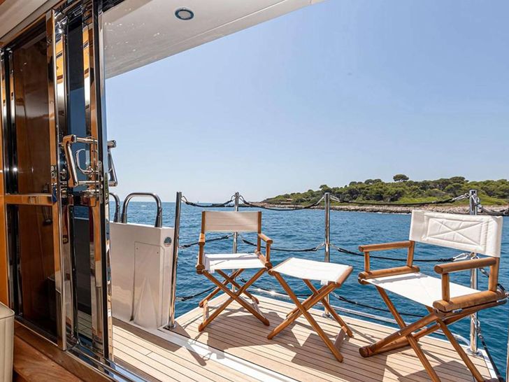 BLADE I Sunseeker 34m - main saloon balcony BLADE I Sunseeker 34m - main saloon balcony