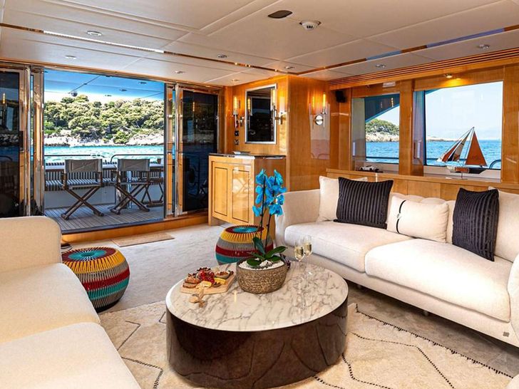 BLADE I Sunseeker 34m - main saloon lounge BLADE I Sunseeker 34m - main saloon lounge