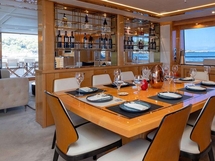 BLADE I Sunseeker 34m - main dining area BLADE I Sunseeker 34m - main dining area
