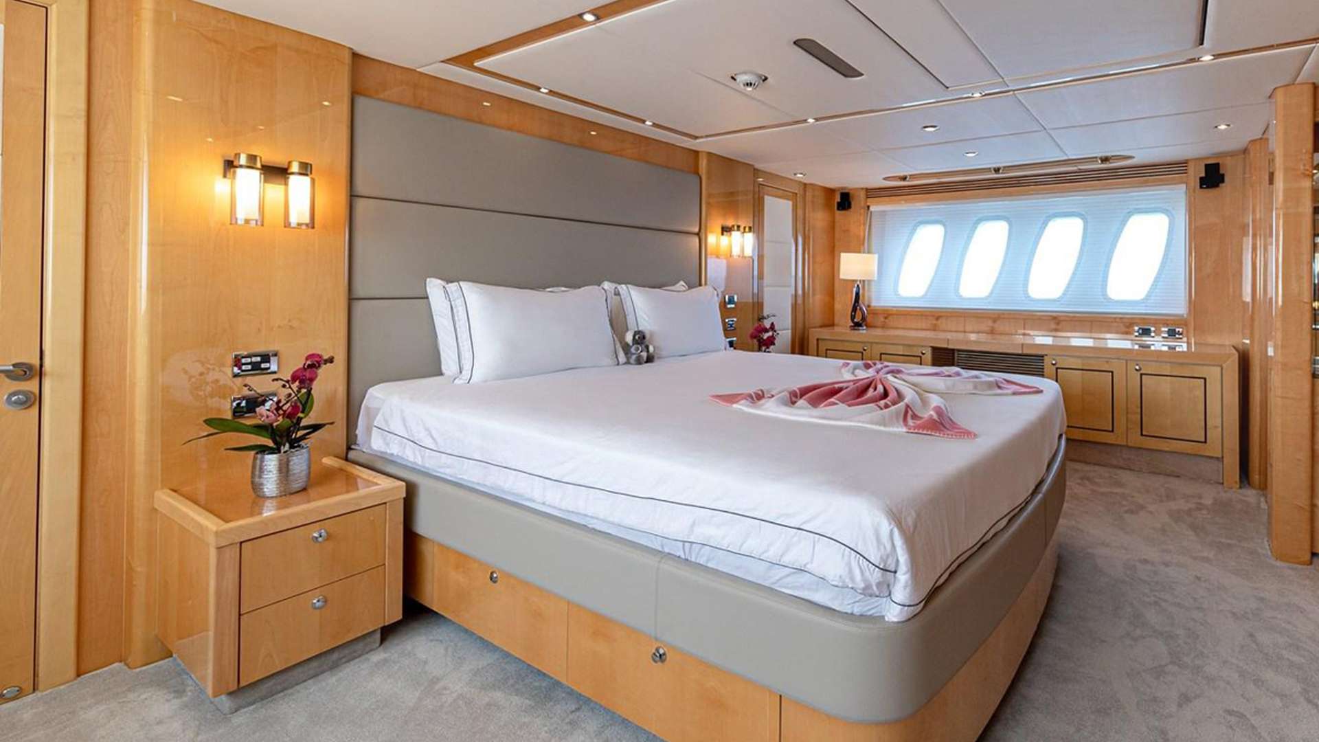 Charter Yacht BLADE I - Sunseeker 34m - 5 Cabins - Athens - Mykonos - Paros - Cyclades - Greece