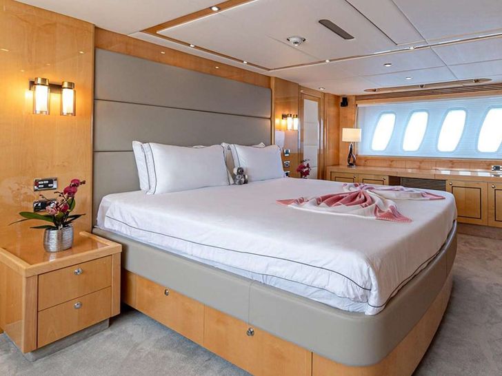 BLADE I Sunseeker 34m - master cabin BLADE I Sunseeker 34m - master cabin