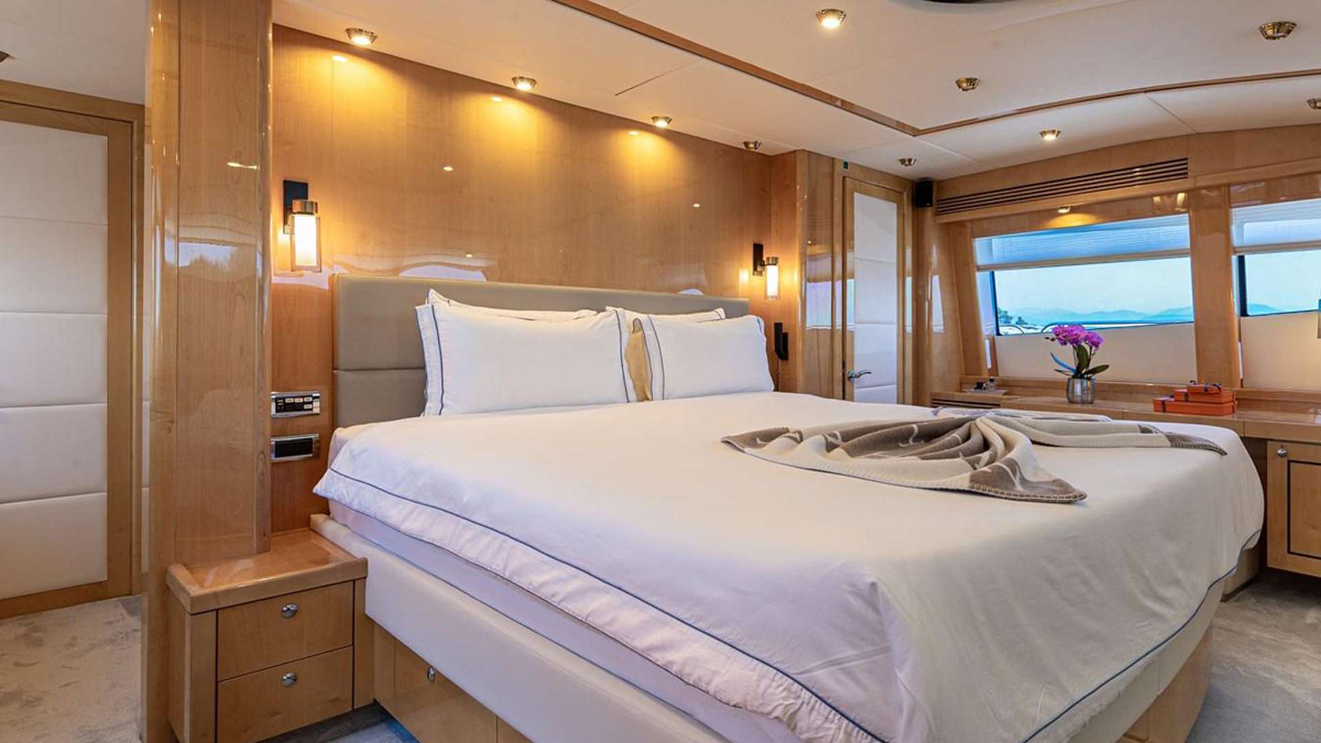 Charter Yacht BLADE I - Sunseeker 34m - 5 Cabins - Athens - Mykonos - Paros - Cyclades - Greece