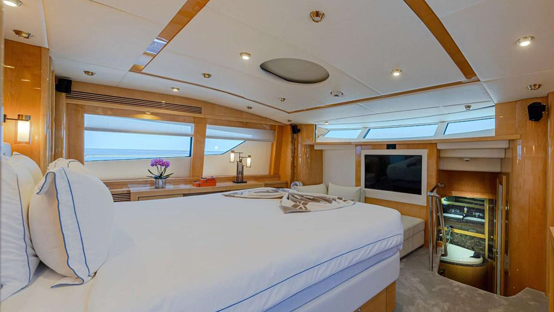 Charter Yacht BLADE I - Sunseeker 34m - 5 Cabins - Athens - Mykonos - Paros - Cyclades - Greece