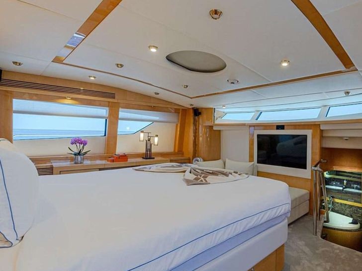 BLADE I Sunseeker 34m - VIP cabin 2 BLADE I Sunseeker 34m - VIP cabin 2