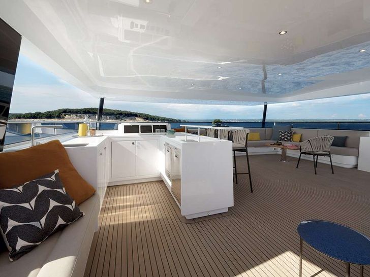 100% Silent 62 - flybridge bar 100% Silent 62 - flybridge bar