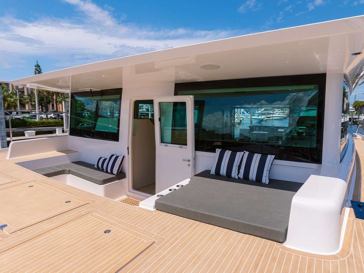 100% Silent 62 - foredeck 100% Silent 62 - foredeck