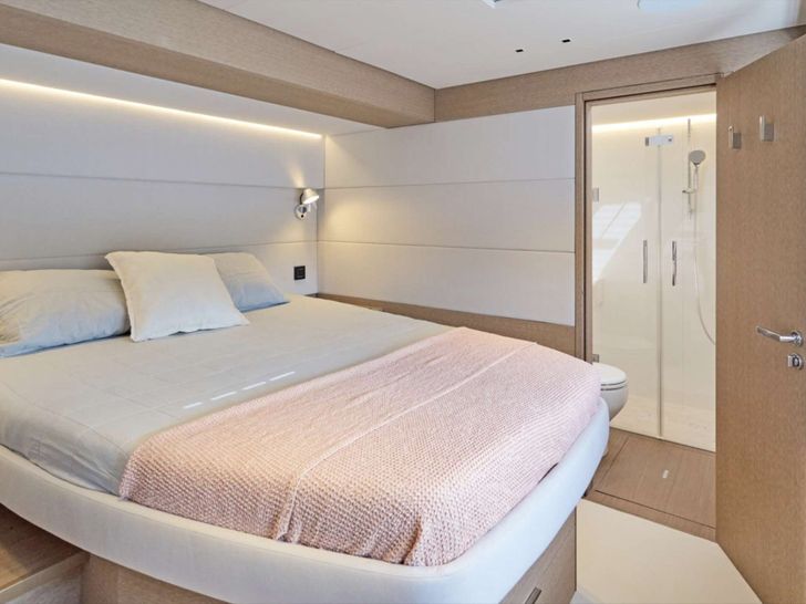 AMAREA Lagoon 65 - VIP cabin AMAREA Lagoon 65 - VIP cabin