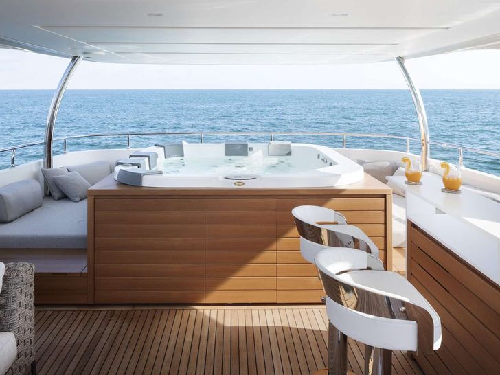 FATSA Sanlorenzo SD126 - sundeck bar and jacuzzi FATSA Sanlorenzo SD126 - sundeck bar and jacuzzi