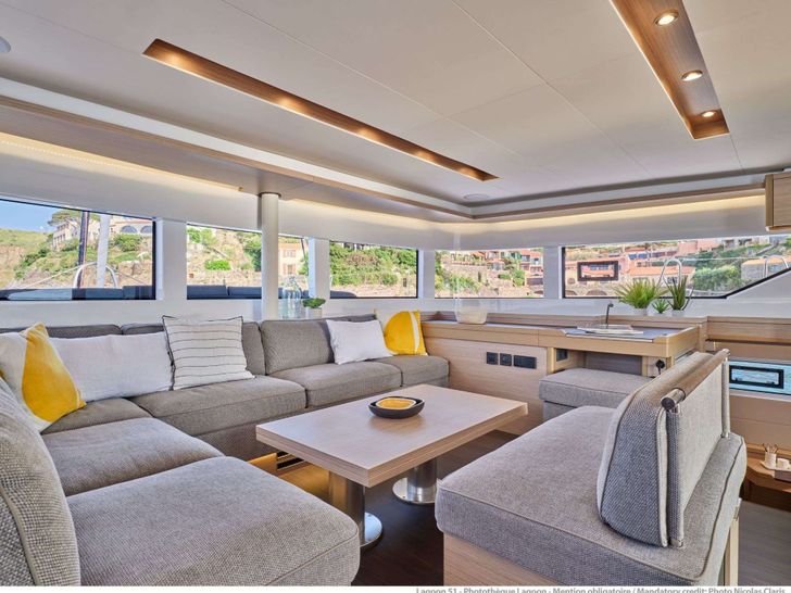 ELOYA RAY Lagoon 51 - saloon lounge ELOYA RAY Lagoon 51 - saloon lounge