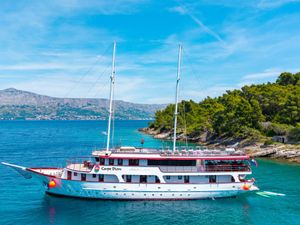 CARPE DIEM - Custom Aluminum Cutter 118 - 16 Cabins - Trogir - Split - Hvar - Dubrovnik - Croatia CARPE DIEM - Custom Aluminum Cutter 118 - 16 Cabins - Trogir - Split - Hvar - Dubrovnik - Croatia