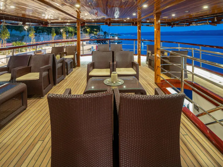 CARPE DIEM Custom Aluminum Cutter 118 - alfresco dining area CARPE DIEM Custom Aluminum Cutter 118 - alfresco dining area