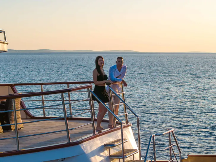 CARPE DIEM Custom Aluminum Cutter 118 - guests sightseeing CARPE DIEM Custom Aluminum Cutter 118 - guests sightseeing