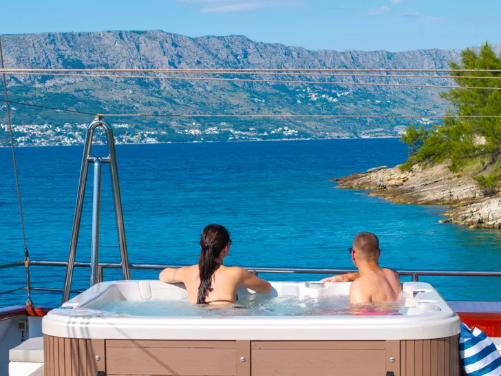 CARPE DIEM Custom Aluminum Cutter 118 - sundeck jacuzzi CARPE DIEM Custom Aluminum Cutter 118 - sundeck jacuzzi