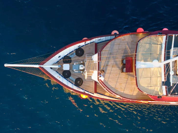 CARPE DIEM Custom Aluminum Cutter 118 - top foredeck shot CARPE DIEM Custom Aluminum Cutter 118 - top foredeck shot