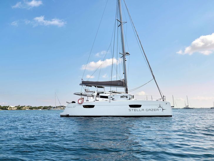 STELLA GAZER Fountaine Pajot Saona 47 - Profile STELLA GAZER Fountaine Pajot Saona 47 - Profile