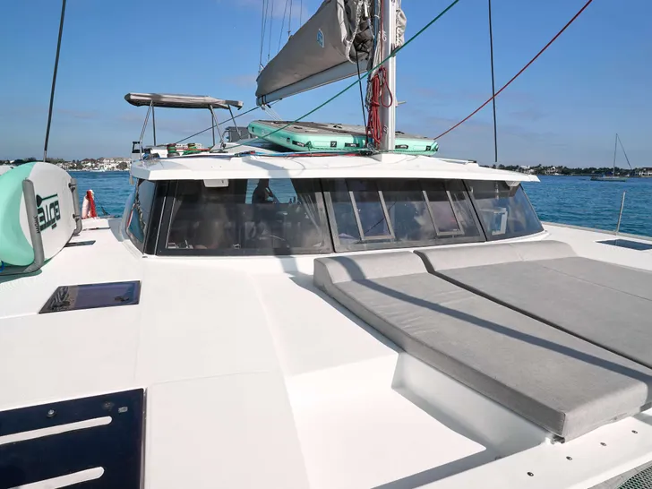 STELLA GAZER Fountaine Pajot Saona 47 - Foredeck Sunbeds STELLA GAZER Fountaine Pajot Saona 47 - Foredeck Sunbeds