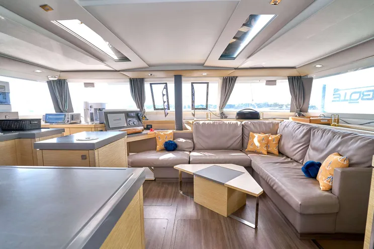 Charter Yacht STELLA GAZER - Fountaine Pajot Saona 47 - 4 cabins - Nassau - Exumas - Norman's Cay - Bahamas