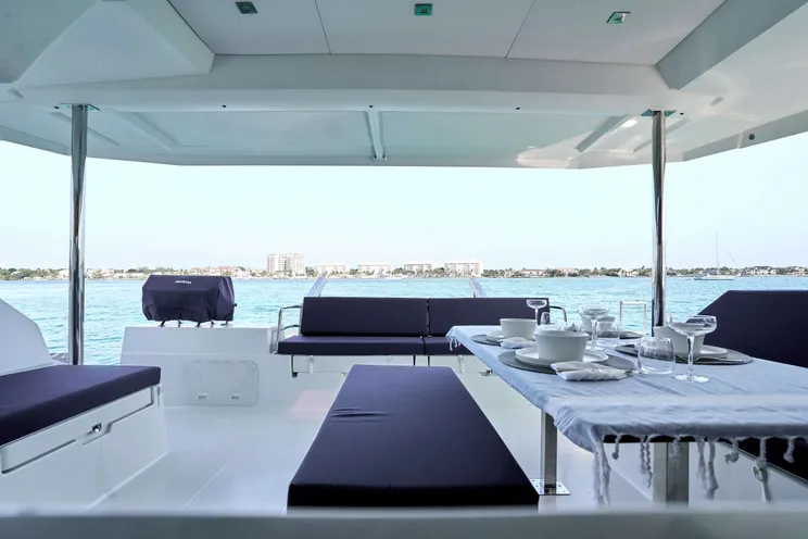 Charter Yacht STELLA GAZER - Fountaine Pajot Saona 47 - 4 cabins - Nassau - Exumas - Norman's Cay - Bahamas