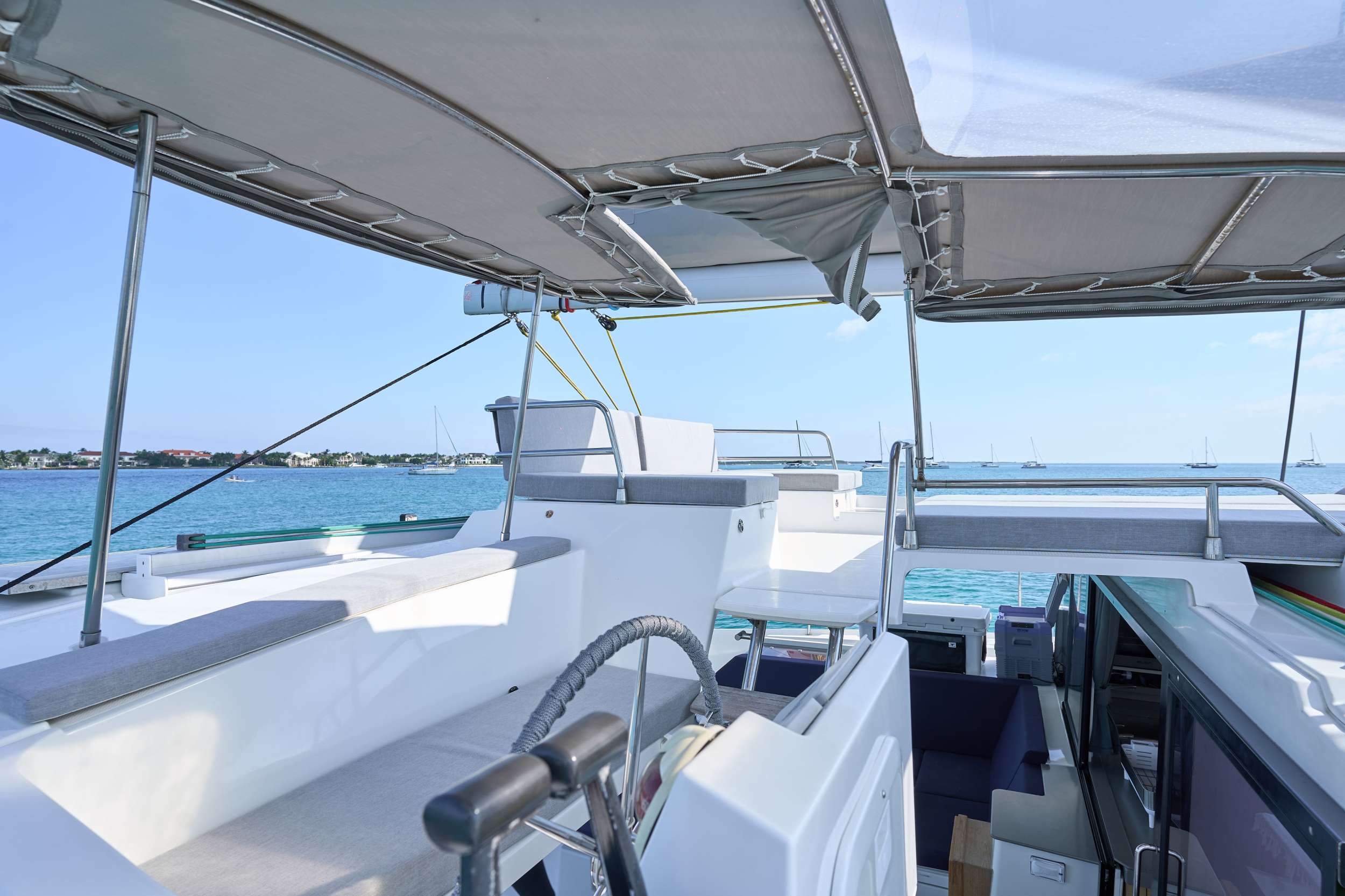 STELLA GAZER Fountaine Pajot Saona 47 - Helm