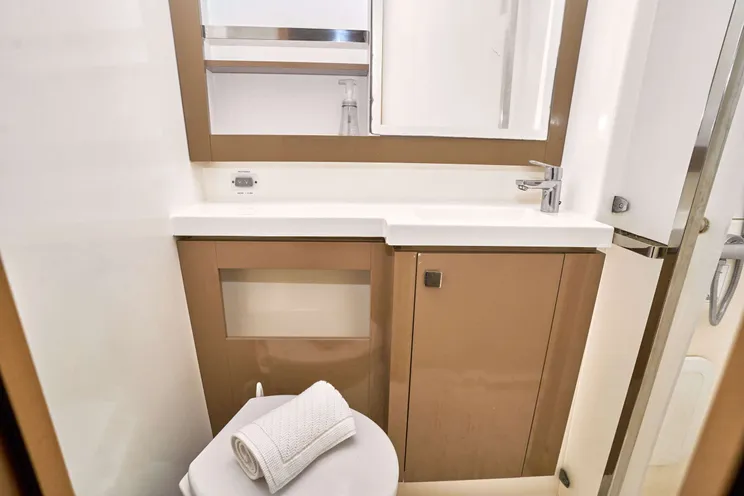 Charter Yacht STELLA GAZER - Fountaine Pajot Saona 47 - 4 cabins - Nassau - Exumas - Norman's Cay - Bahamas