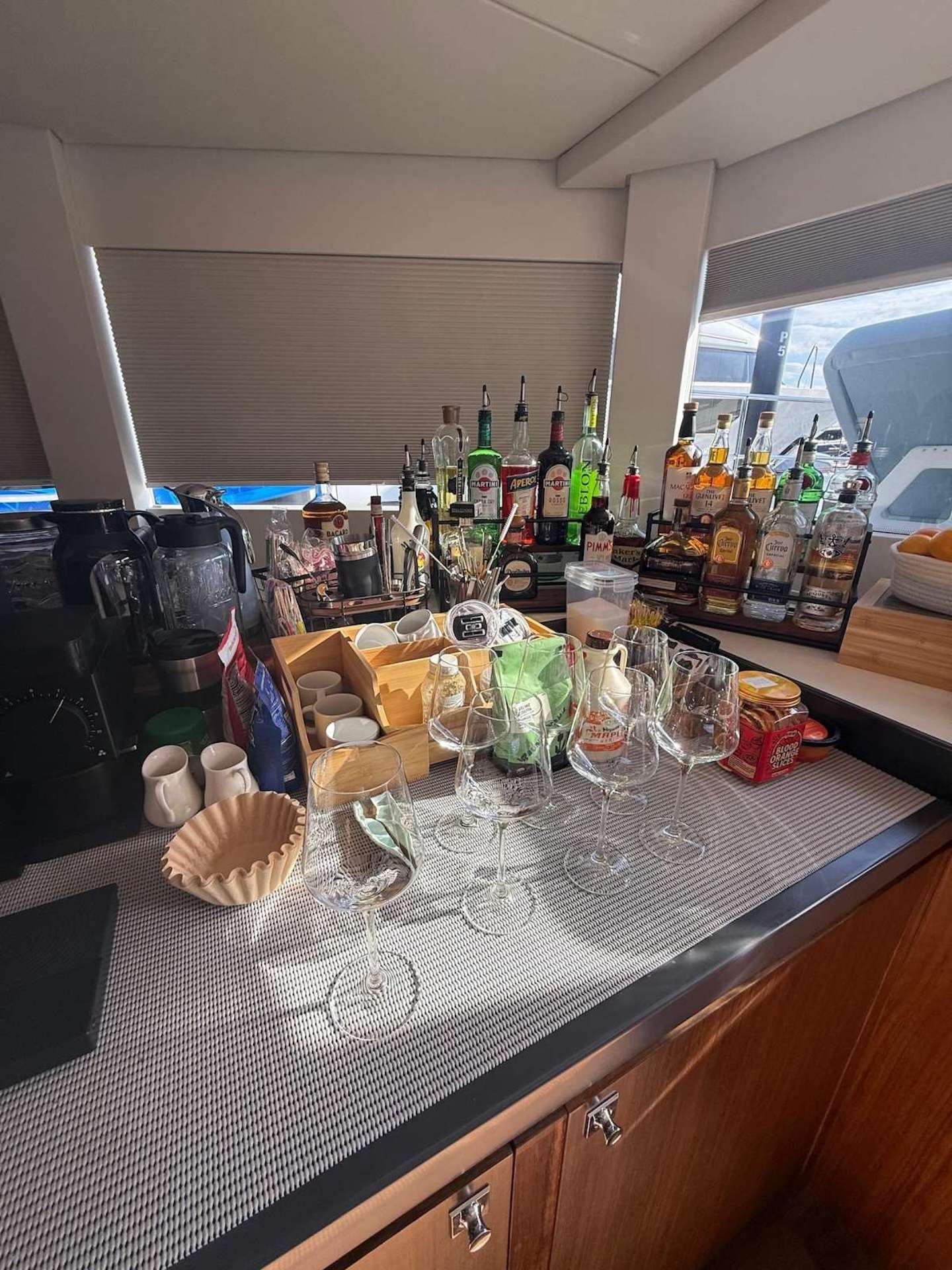 SOLAIRE Two Oceans 555 - Full Bar