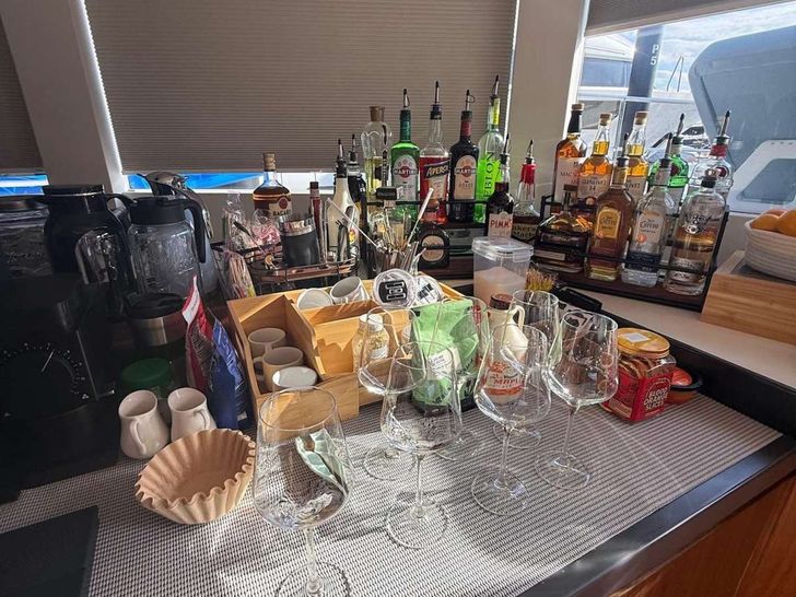 SOLAIRE Two Oceans 555 - Full Bar SOLAIRE Two Oceans 555 - Full Bar