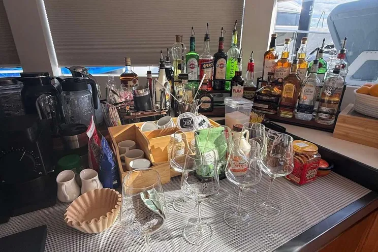 Charter Yacht SOLAIRE - Two Oceans 555 - 4 Cabins - 8 Guests - Tortola - Anegada - BVI - Nassau - Bahamas