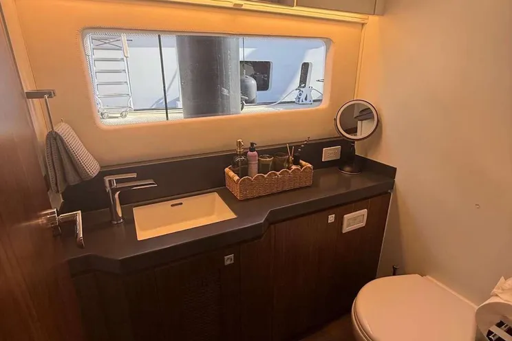 Charter Yacht SOLAIRE - Two Oceans 555 - 4 Cabins - 8 Guests - Tortola - Anegada - BVI - Nassau - Bahamas