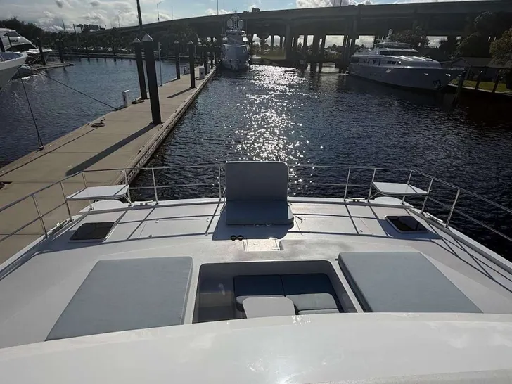 SOLAIRE Two Oceans 555 - Foredeck Sunbeds SOLAIRE Two Oceans 555 - Foredeck Sunbeds