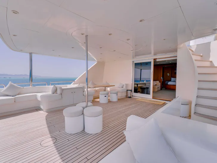 SEVEN SPICES 39-meter Custom Aluminum Cutter - sky deck lounge SEVEN SPICES 39-meter Custom Aluminum Cutter - sky deck lounge