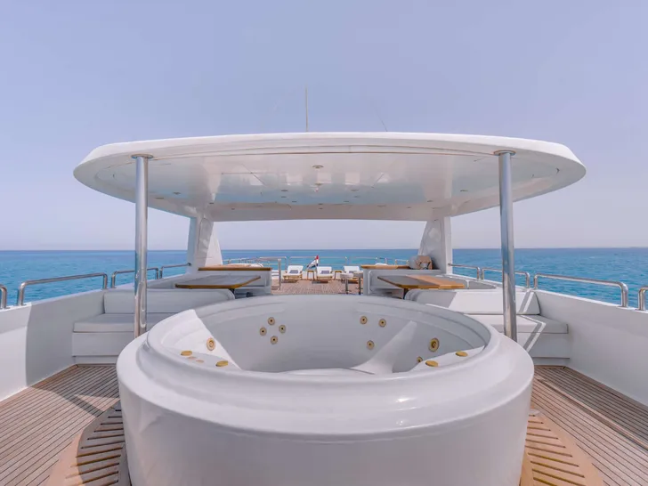 SEVEN SPICES 39-meter Custom Aluminum Cutter - sundeck with a jacuzzi SEVEN SPICES 39-meter Custom Aluminum Cutter - sundeck with a jacuzzi