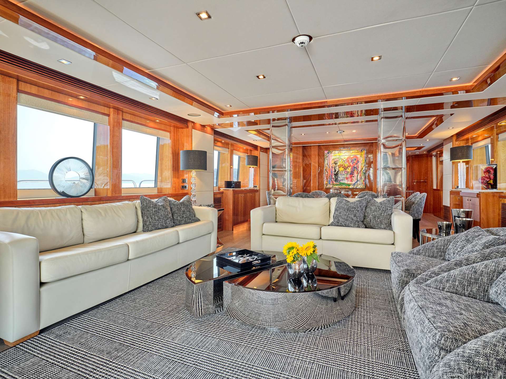 WHITE PEARL I Sunseeker 34m - main saloon