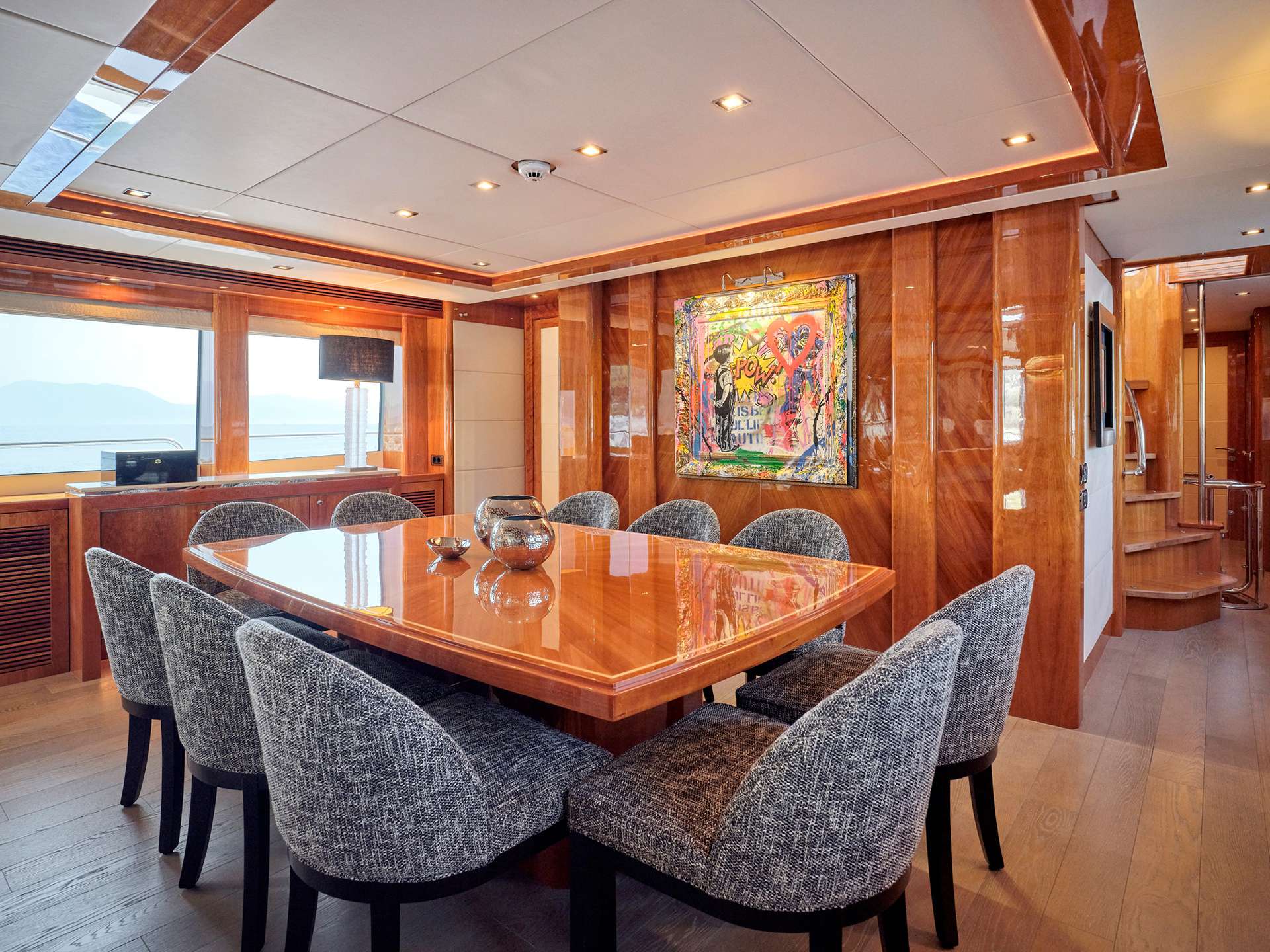 WHITE PEARL I Sunseeker 34m - main dining area