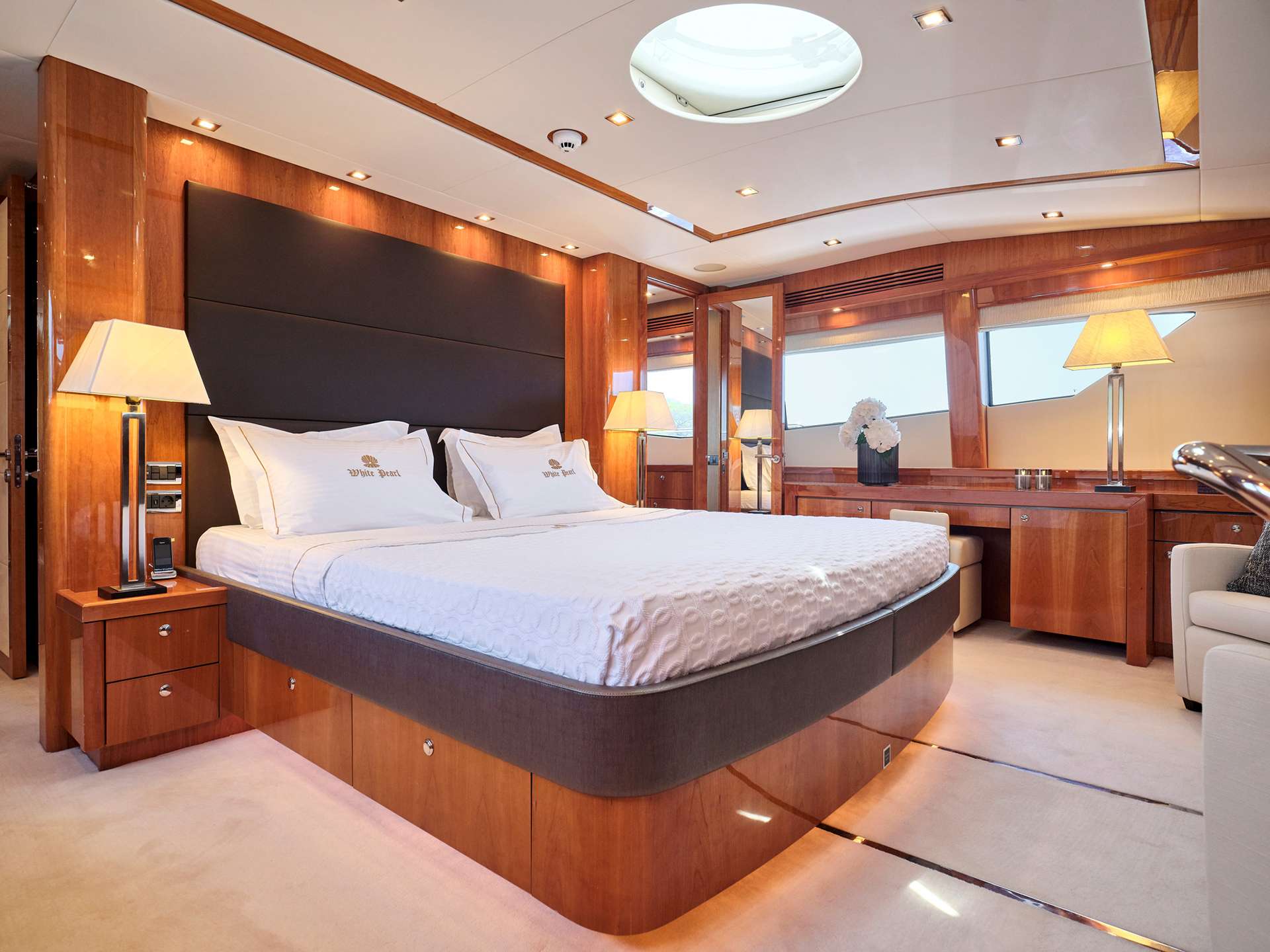 WHITE PEARL I Sunseeker 34m - master cabin
