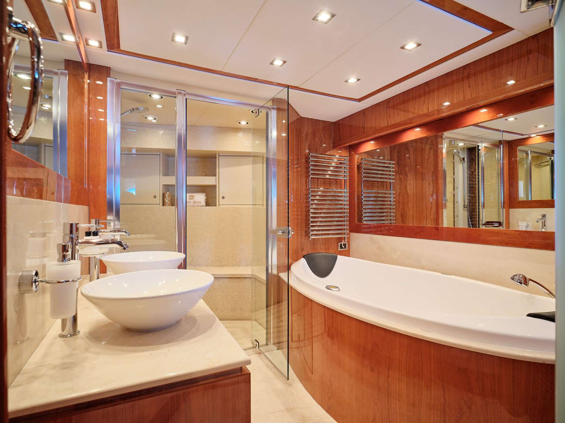 WHITE PEARL I Sunseeker 34m - master cabin bathroom
