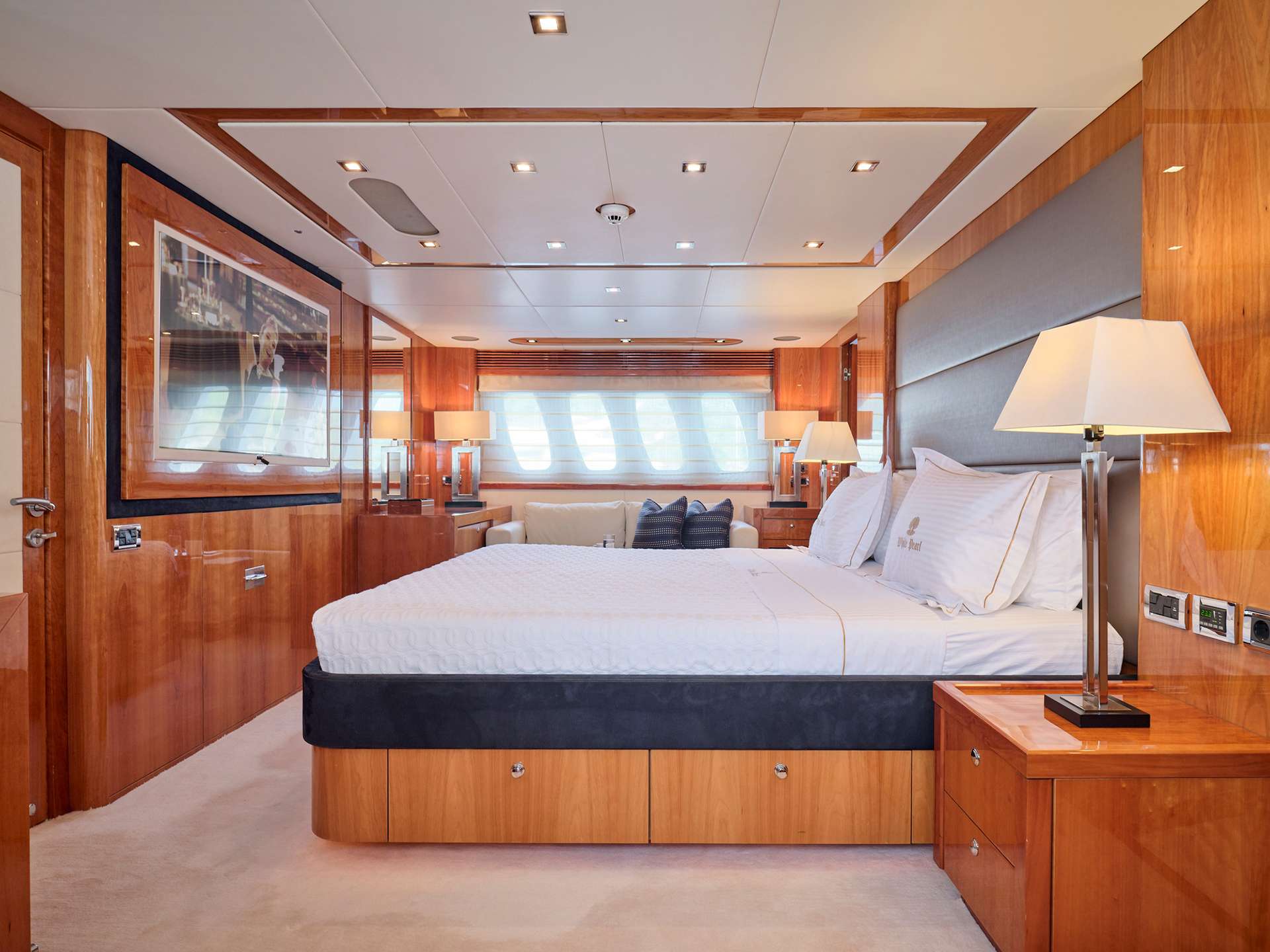 WHITE PEARL I Sunseeker 34m - VIP cabin 1