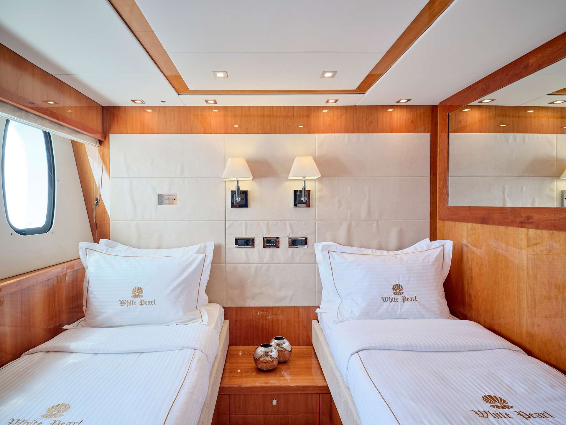 WHITE PEARL I Sunseeker 34m - twin cabin
