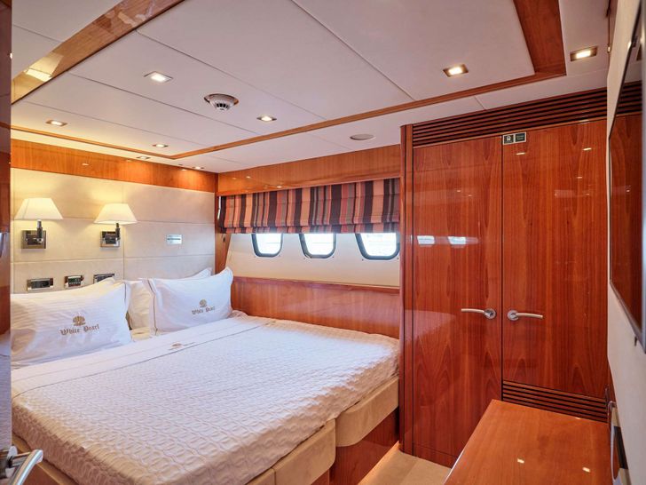 WHITE PEARL I Sunseeker 34m - VIP cabin 2 WHITE PEARL I Sunseeker 34m - VIP cabin 2
